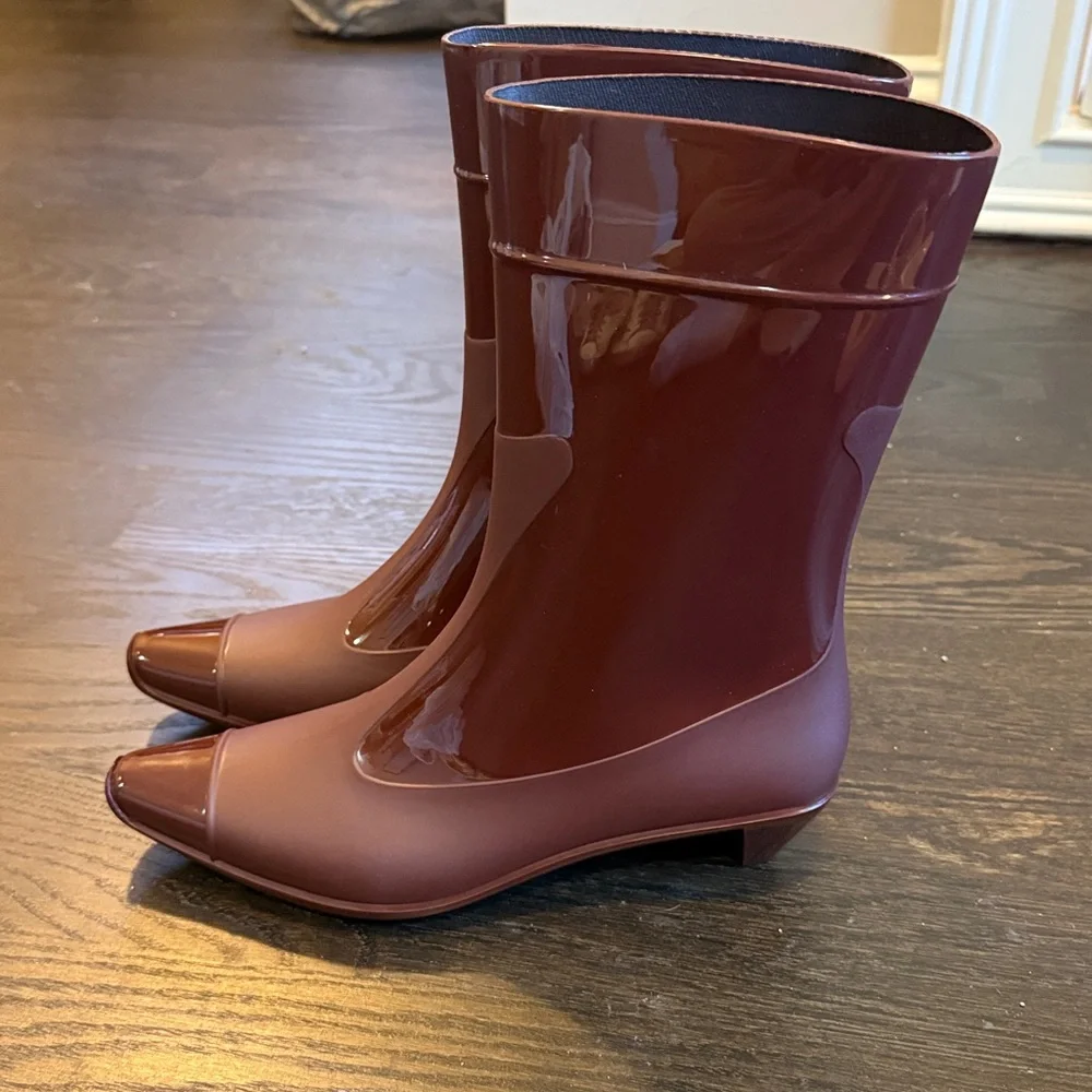 Jeffrey Campbell DRENCH Women, Glossy
Burgundy Rain Boots. Size 8. New. - Picture 5 of 7